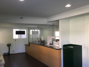 Lobby - Eastsider Motel (Los Angeles)