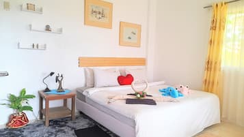 Premier Room, 1 Bedroom, Balcony | Minibar, bed sheets