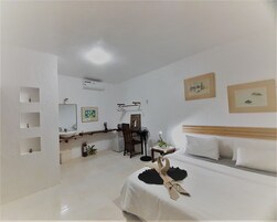 Habitación Premier, 1 habitación, balcón | Minibar y ropa de cama