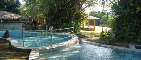 2 outdoor pools