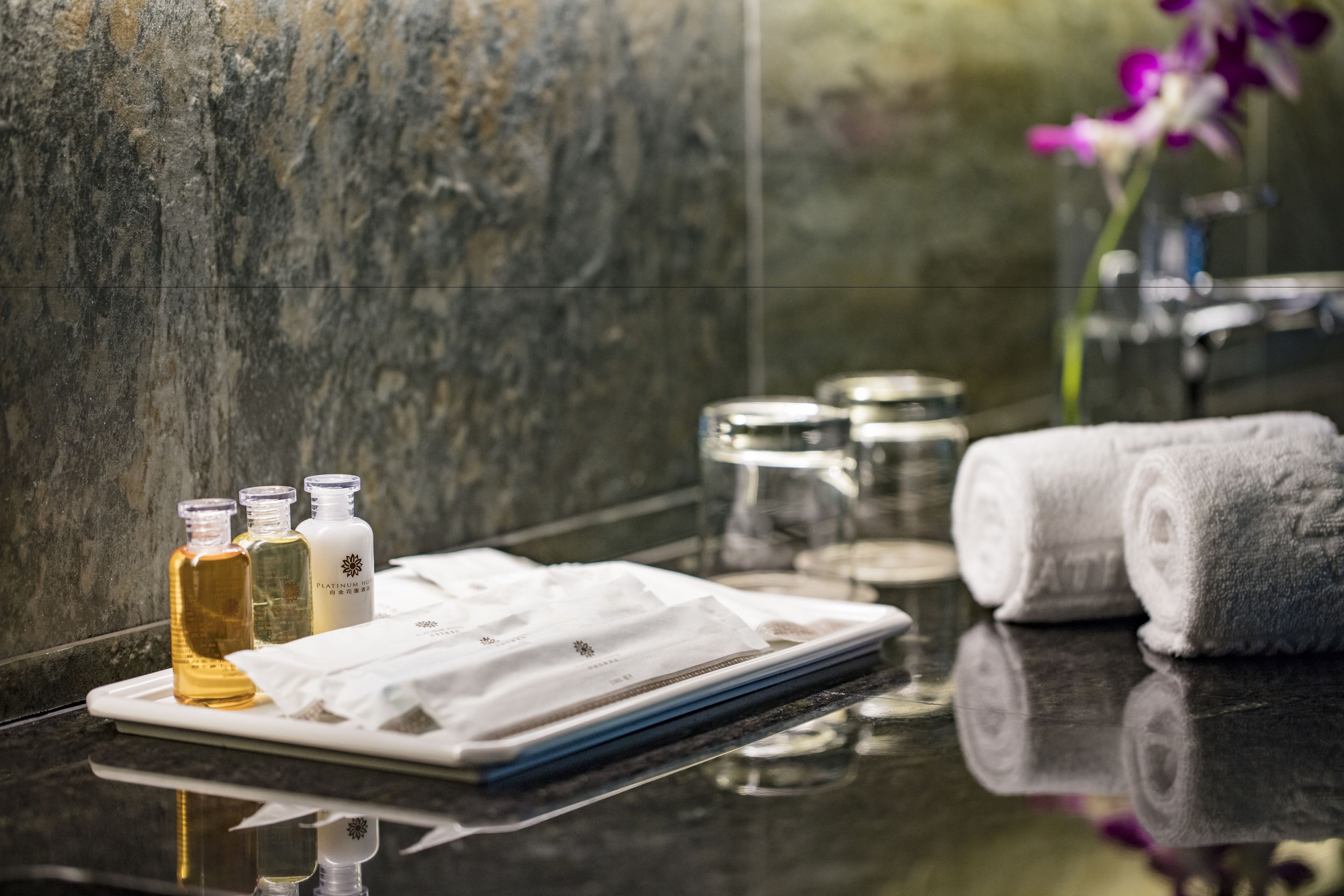 shower, hydromassage showerhead, free toiletries, hair dryer