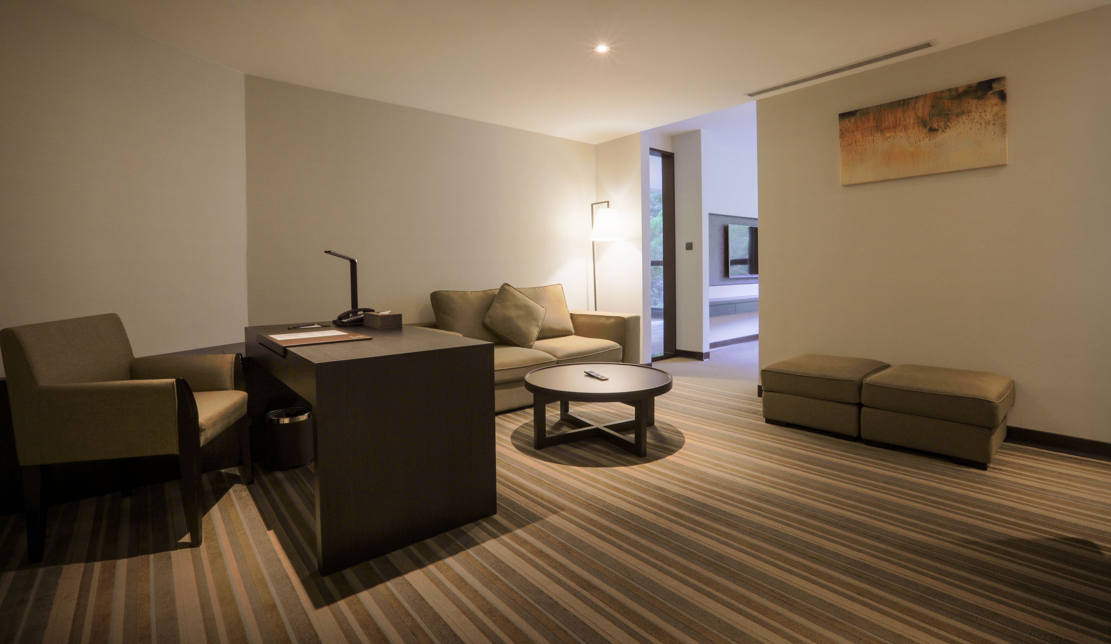 premium single room | premium bedding, minibar, in-room safe, desk