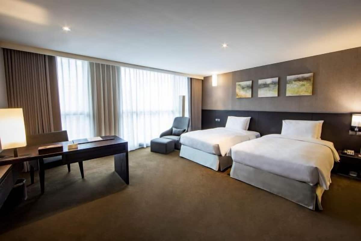 Luxe beddengoed, een minibar, een kluis op de kamer, een bureau