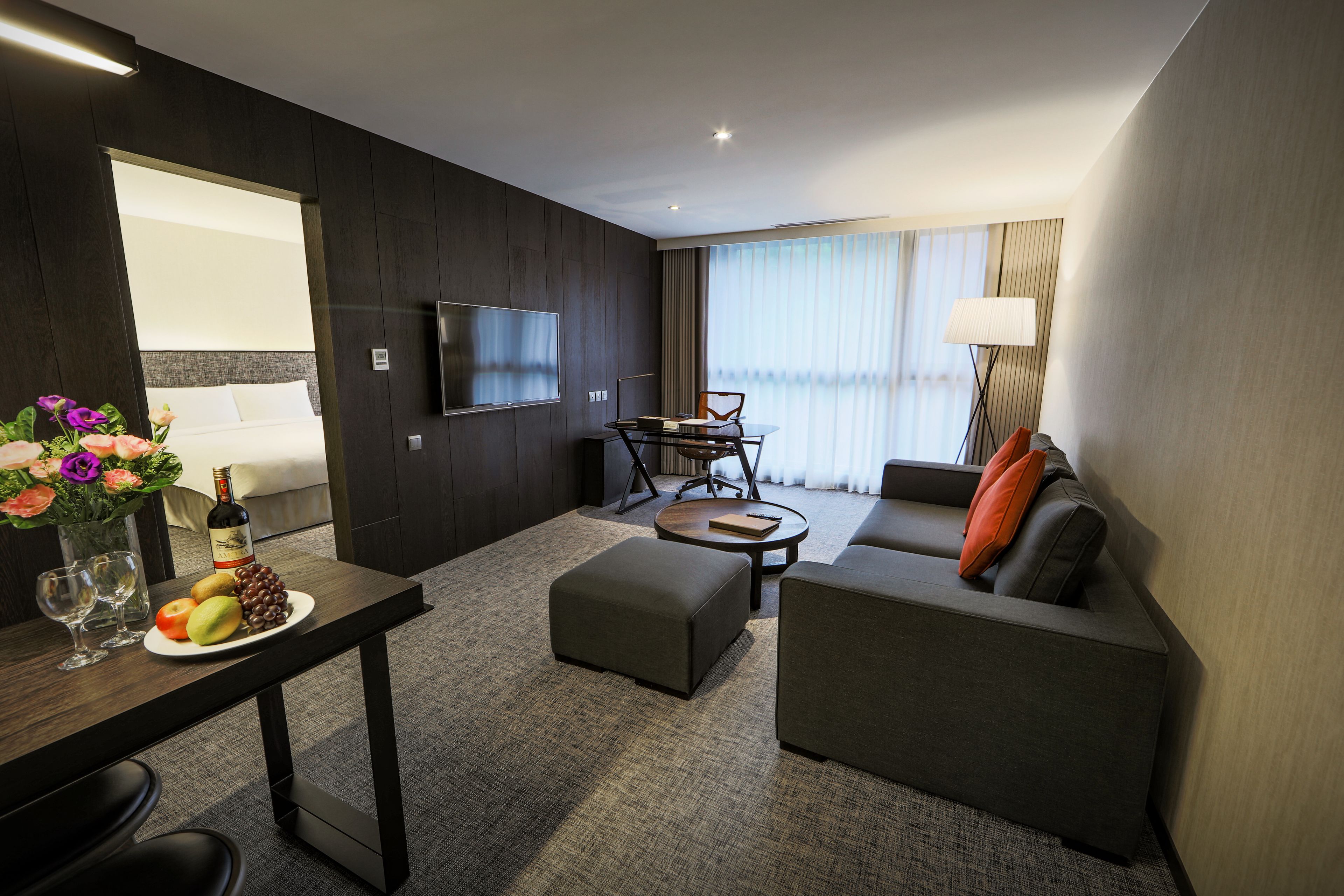 platinum suite | living area | 42-inch led tv with satellite channels, tv