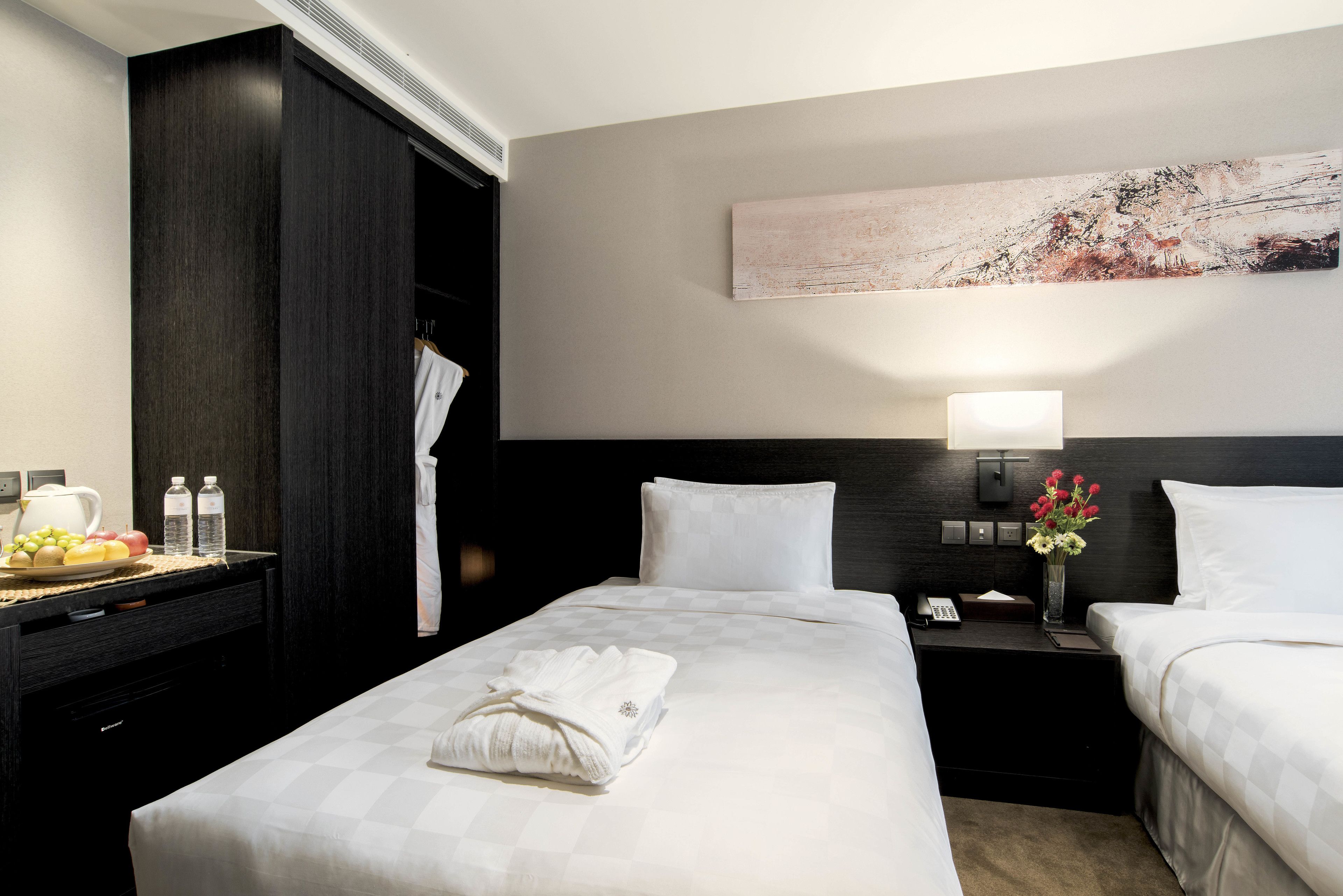 deluxe twin room | premium bedding, minibar, in-room safe, desk