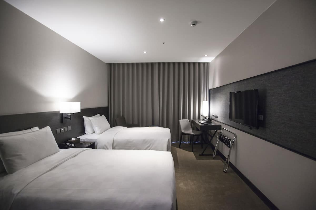 Premium bedding, minibar, in-room safe, desk