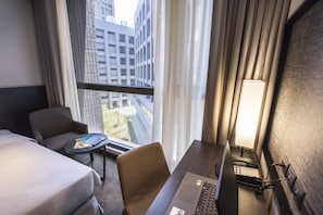 Deluxe Twin Room | Living area