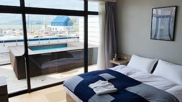 209 Ocean view Dulble&sofa bed,only Shower | Bed sheets