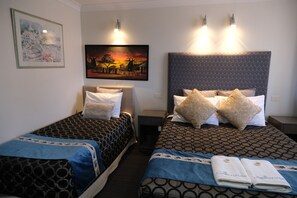Premium Room - Ground Floor - 1 Queen Bed and 1 Single Bed | Minibar, desk, iron/ironing board, free WiFi - Sapphire Palms Motel (The Entrance)