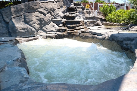 Spa. Sapphire Palms Motel