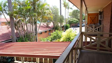 Deluxe Queen with Balcony Upstairs Room - 1 Queen and 1 Single Bed | Balcony view
