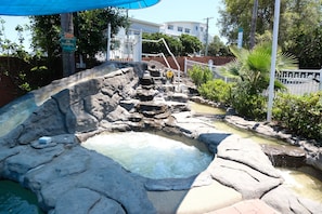 Spa - Sapphire Palms Motel (The Entrance)