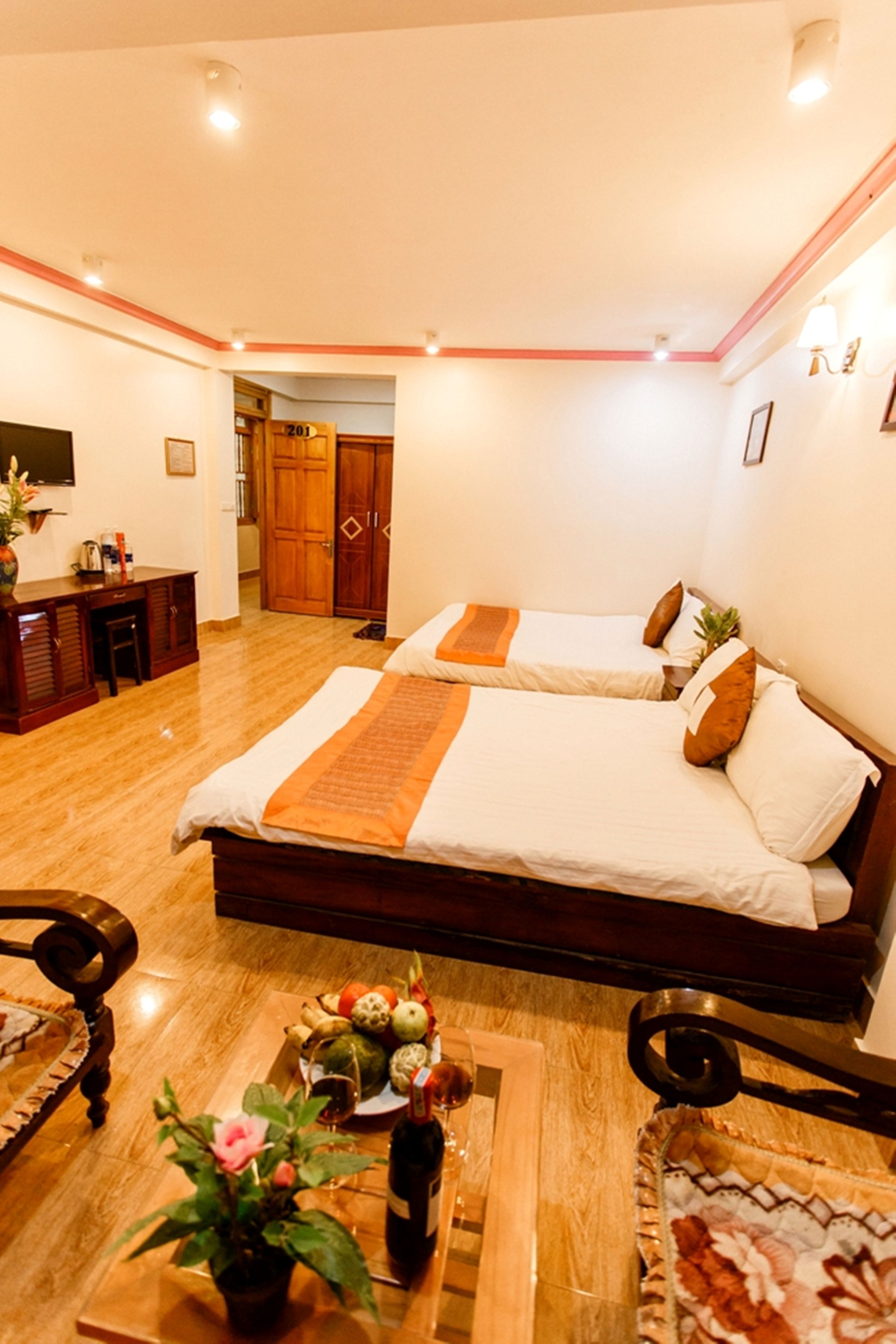 办公桌、隔音、免费 WiFi、床单