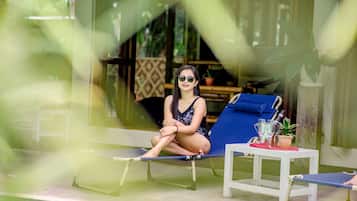 2 outdoor pools, sun loungers