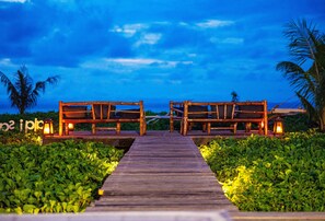 Bar junto a la piscina