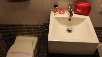 Standard Room | Bathroom | Shower, free toiletries, slippers, towels