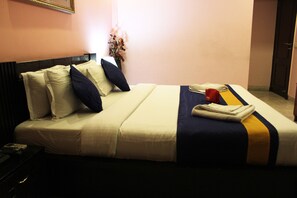 Phòng Tiêu chuẩn | Minibar, két bảo mật tại phòng, bàn, giường gấp/giường phụ (phụ phí) 