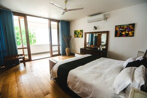 Premium Villa, 5 Bedrooms, Ocean View, Oceanfront | 1 bedroom, premium bedding, in-room safe, individually decorated - Footprints Villa (Unawatuna)