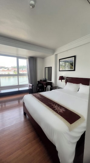 1 bedroom, premium bedding, minibar, in-room safe