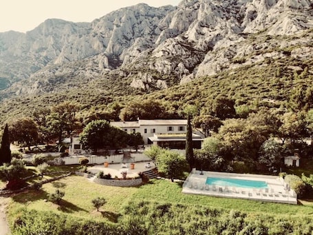 Vista aérea. Le Relais de Saint Ser