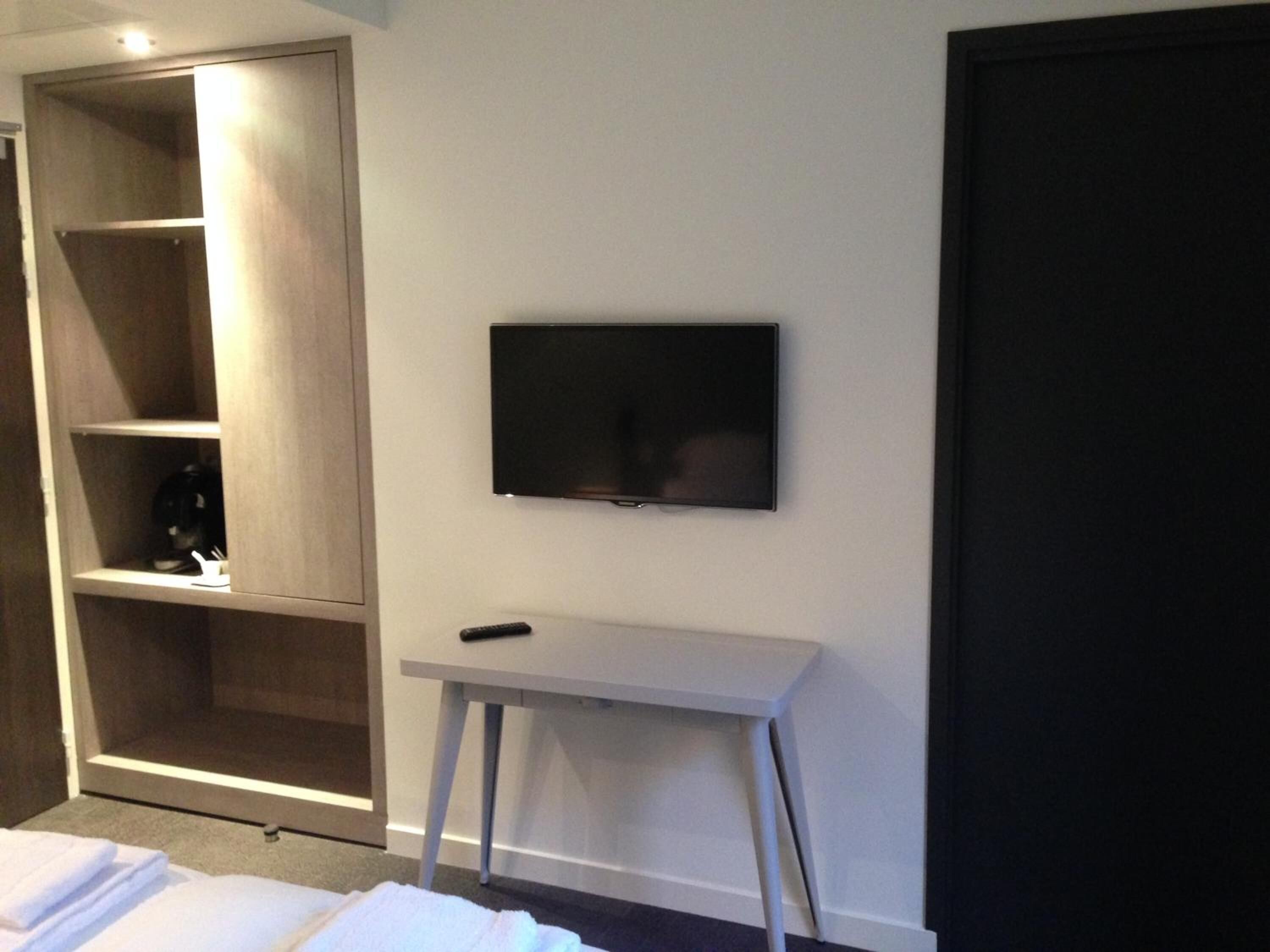 premium bedding, in-room safe, desk, free cots/infant beds