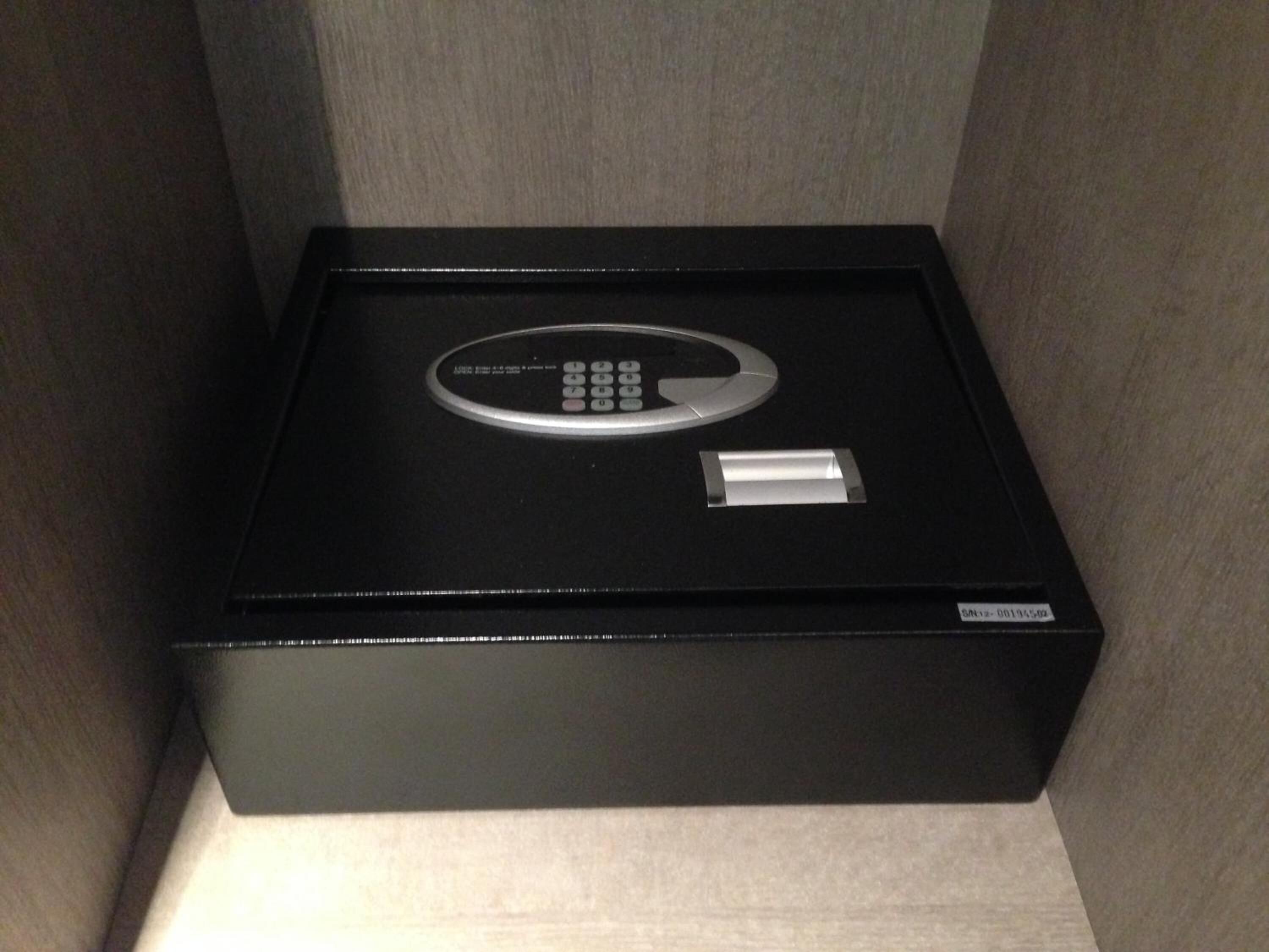 premium bedding, in-room safe, desk, free cots/infant beds