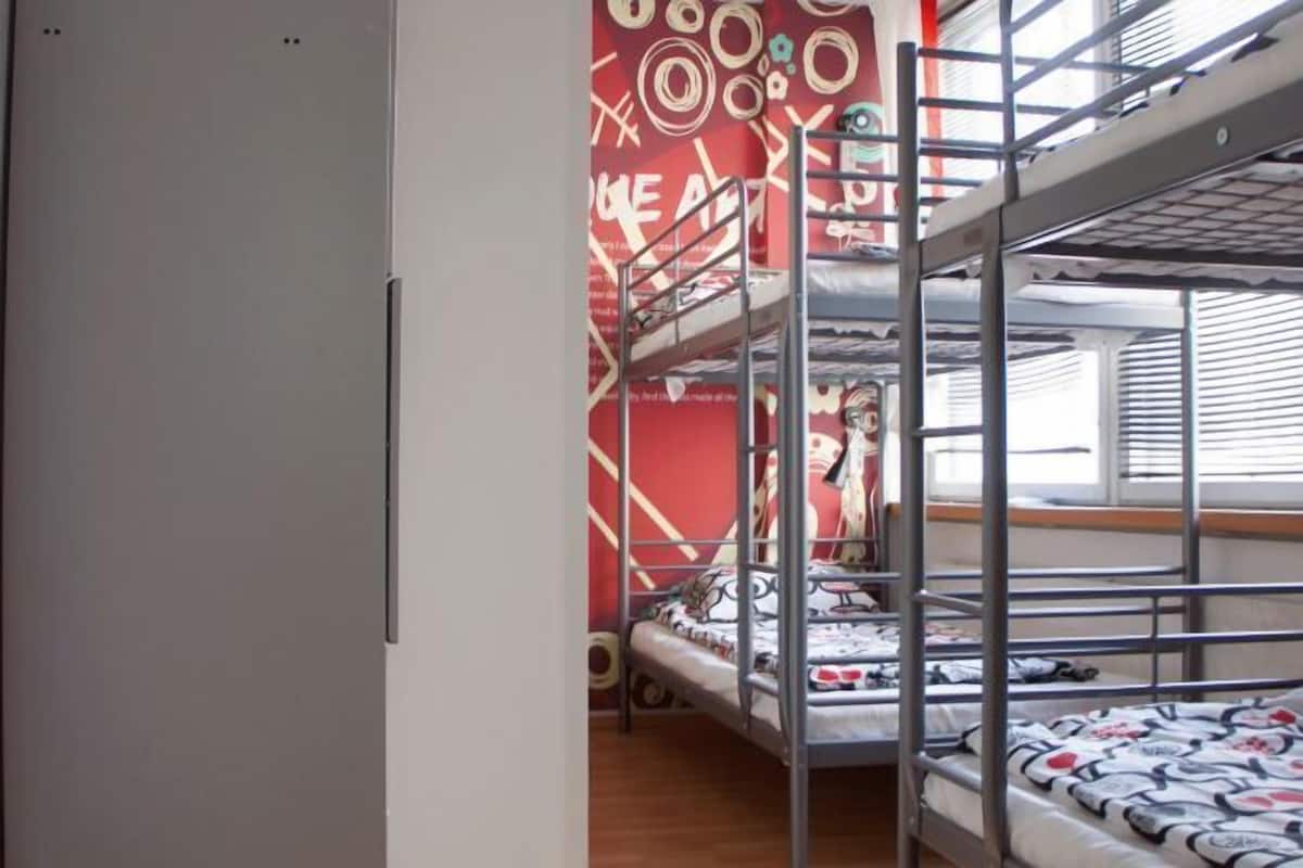 Soundproofing, free WiFi, bed sheets