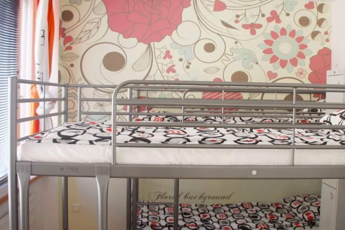 Soundproofing, free WiFi, bed sheets