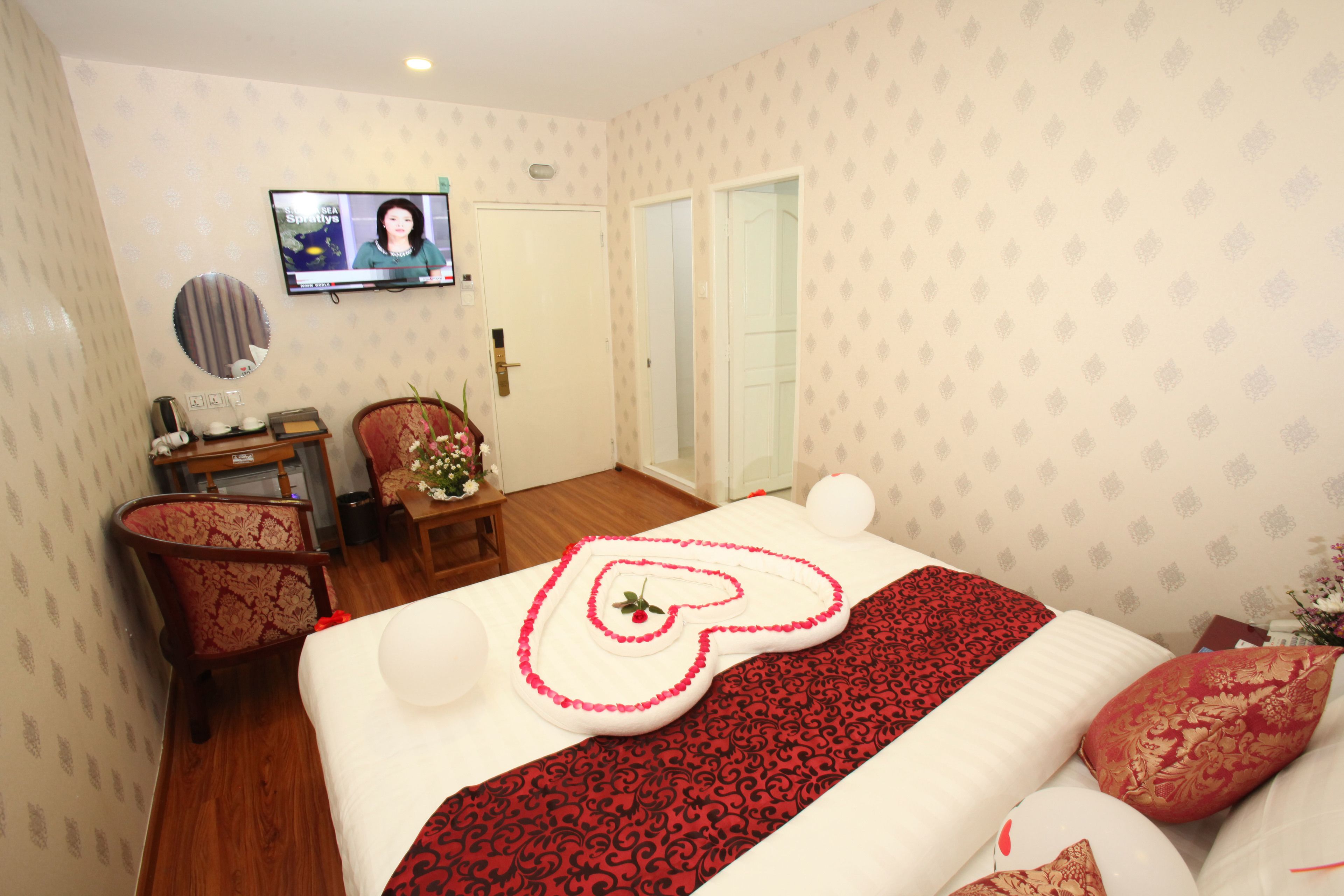 Superior-huone (Plus) | Minibaari, tallelokero huoneessa, työpöytä, pimennysverhot