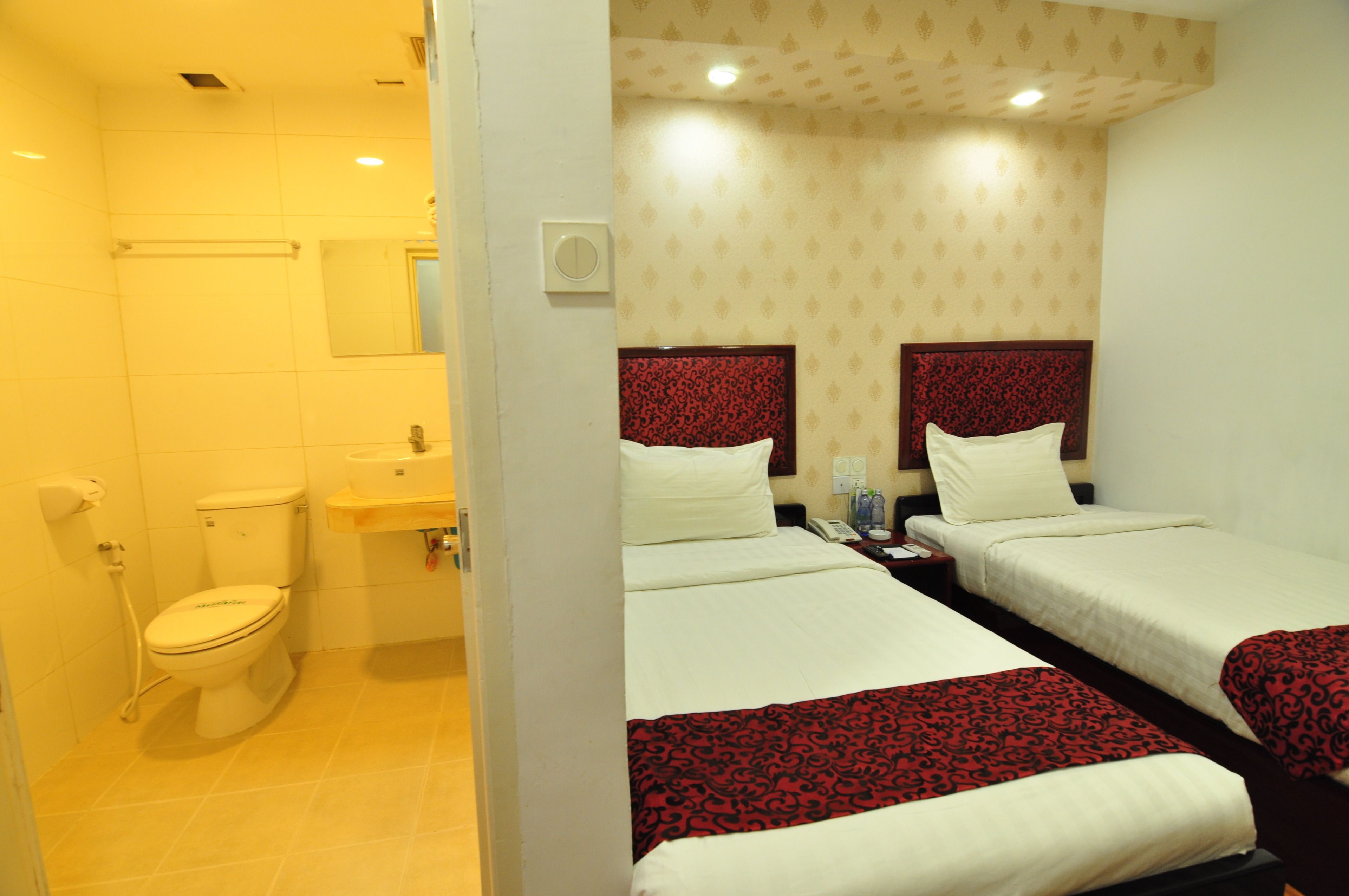 standard room | minibar, in-room safe, desk, blackout curtains