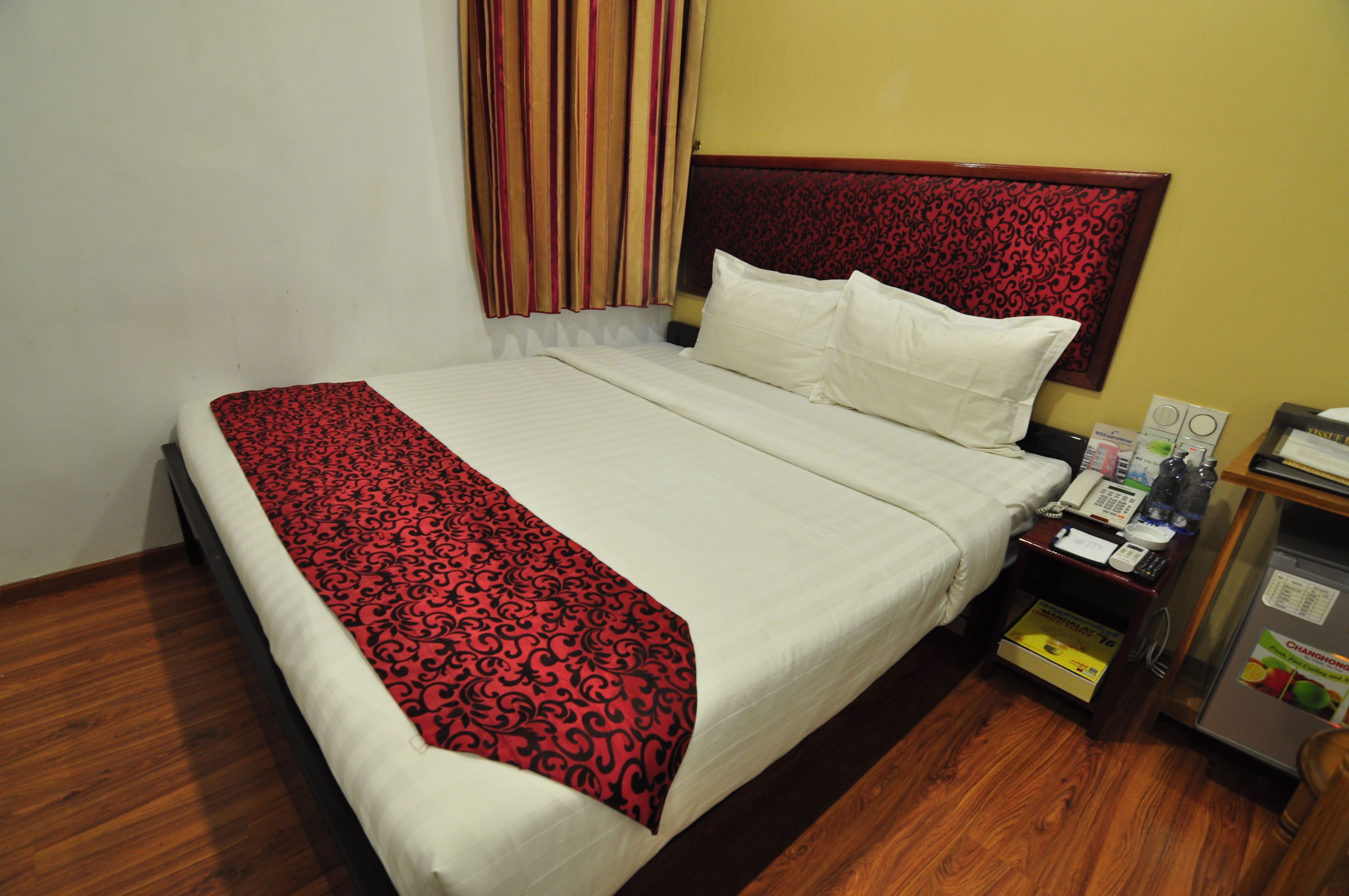 standard room | minibar, in-room safe, desk, blackout curtains