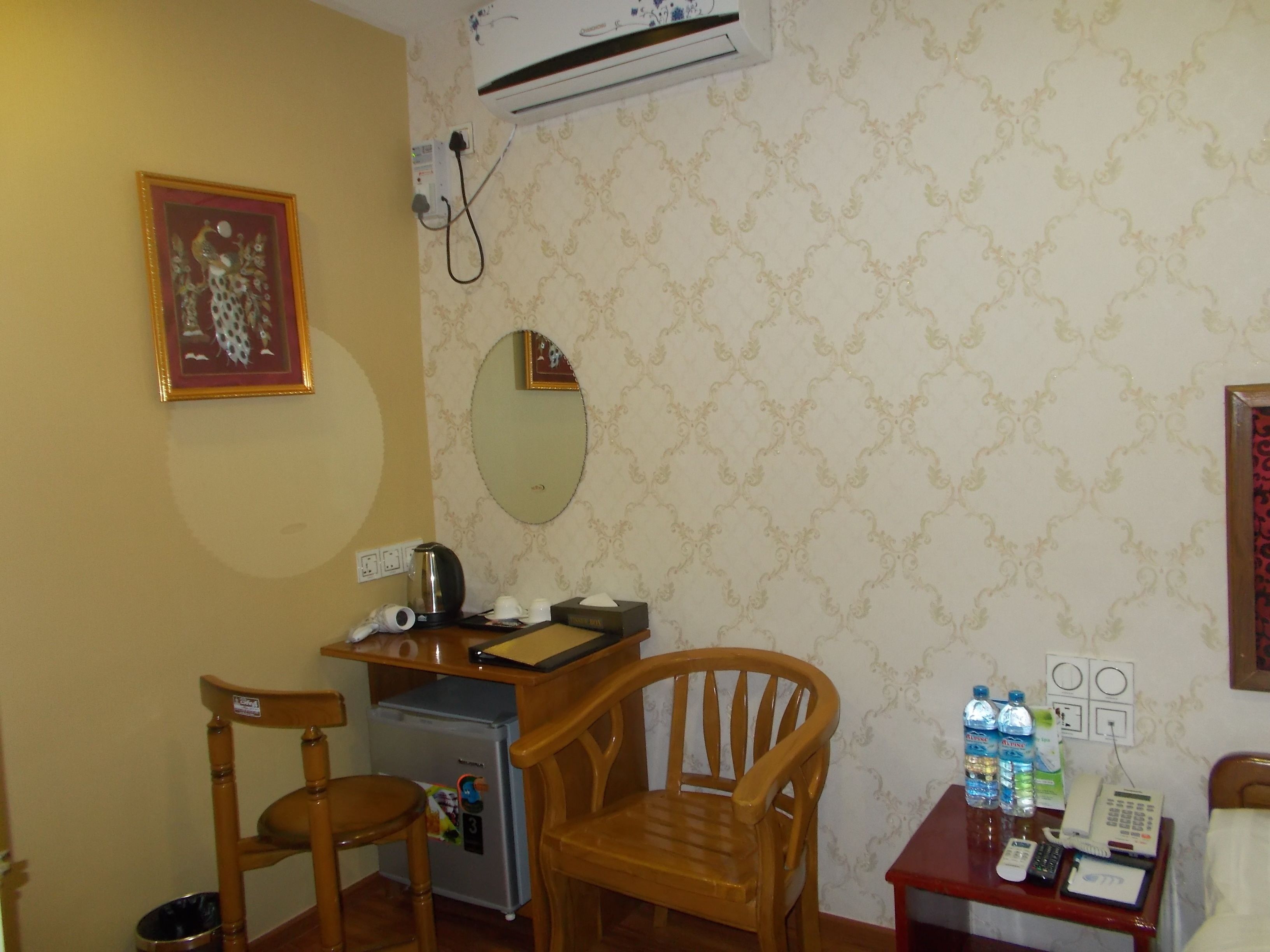 standard room | minibar, in-room safe, desk, blackout curtains