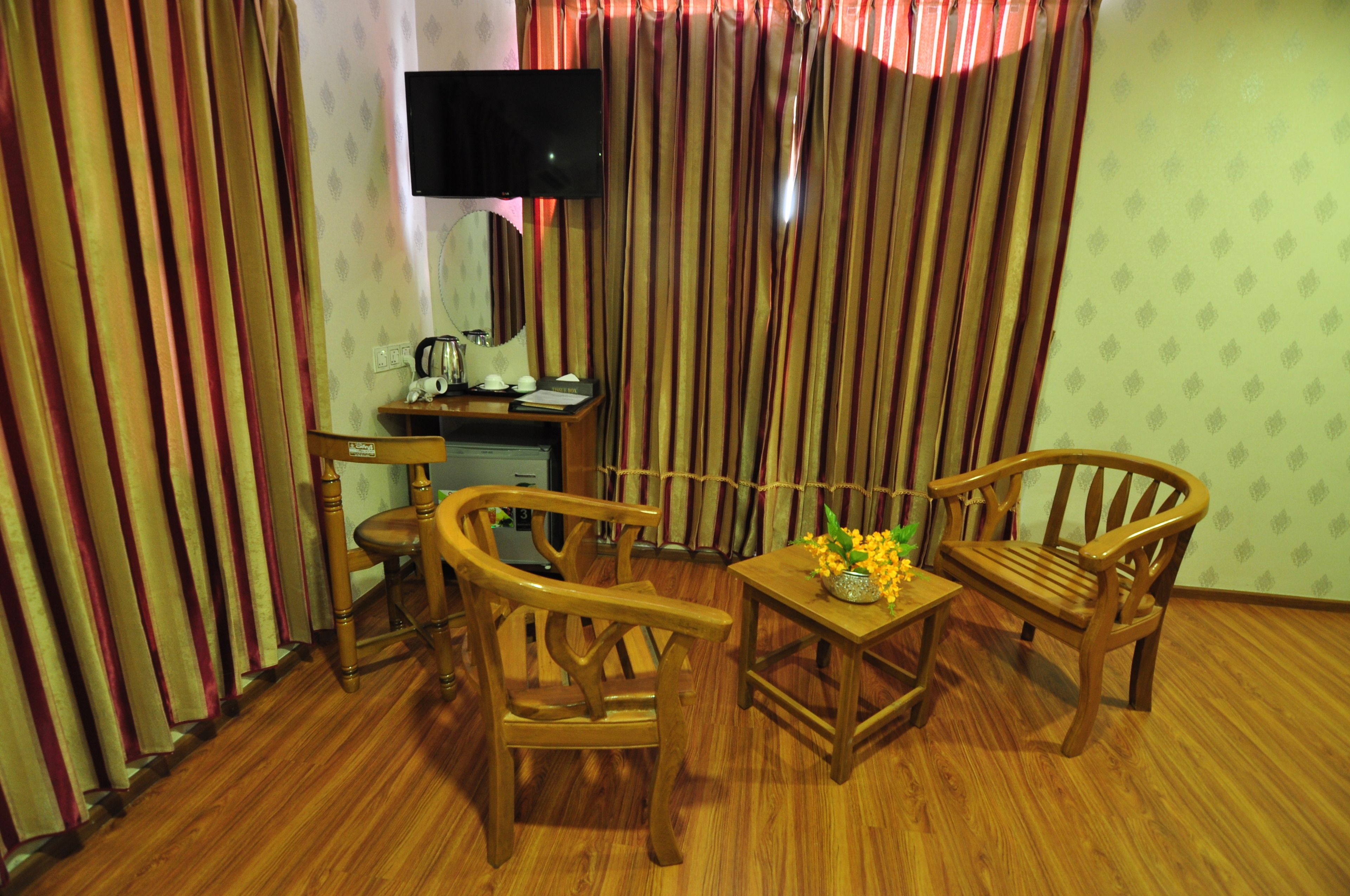 superior room | minibar, in-room safe, desk, blackout curtains