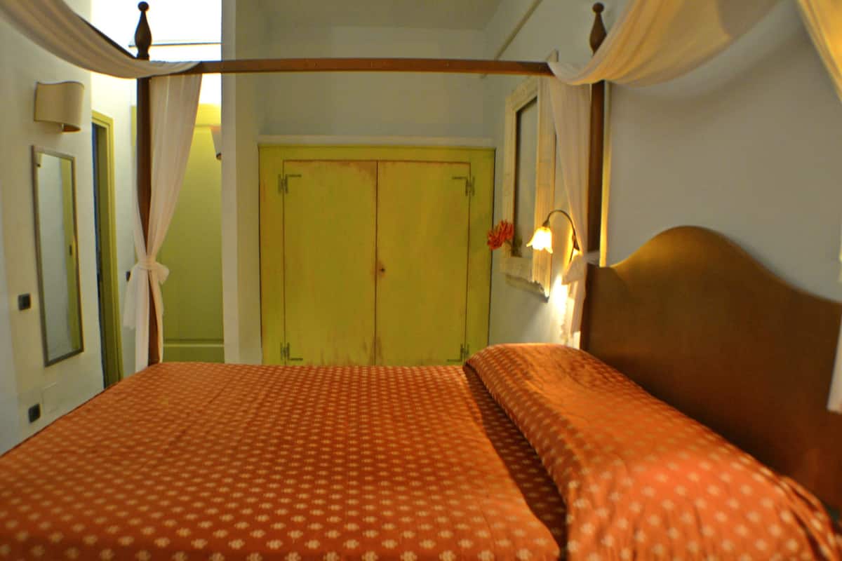 Minibar, in-room safe, soundproofing, cribs (surcharge)