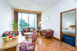 Suite de lujo, para no fumadores, vista al parque | Sábanas de algodón egipcio y ropa de cama de alta calidad 