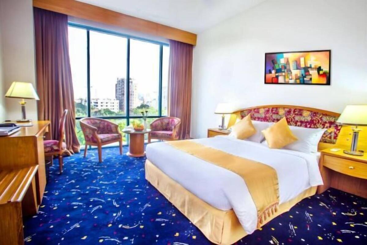 Egyptian cotton sheets, premium bedding, pillowtop beds, minibar