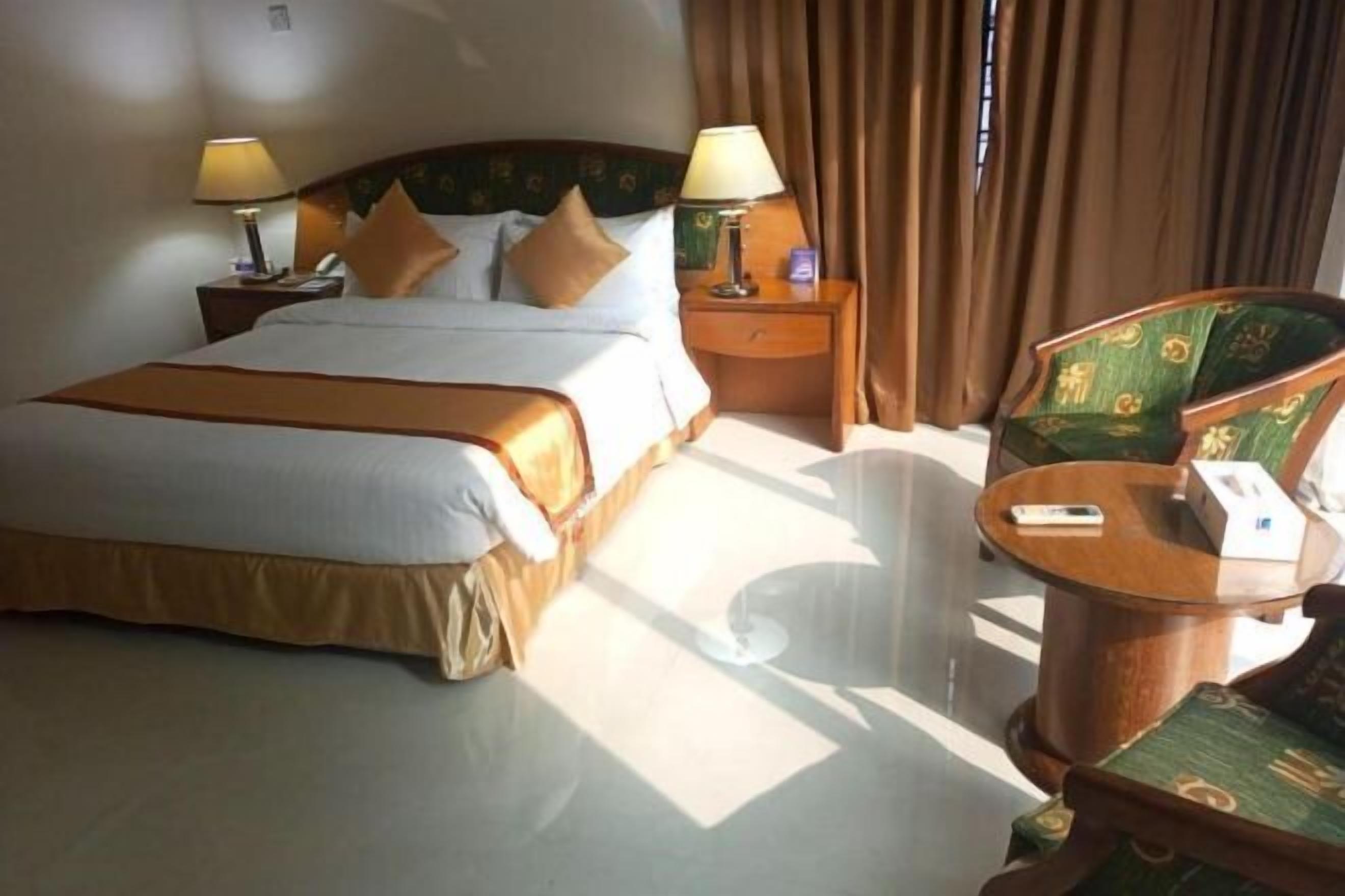 Egyptian cotton sheets, premium bedding, pillowtop beds, minibar