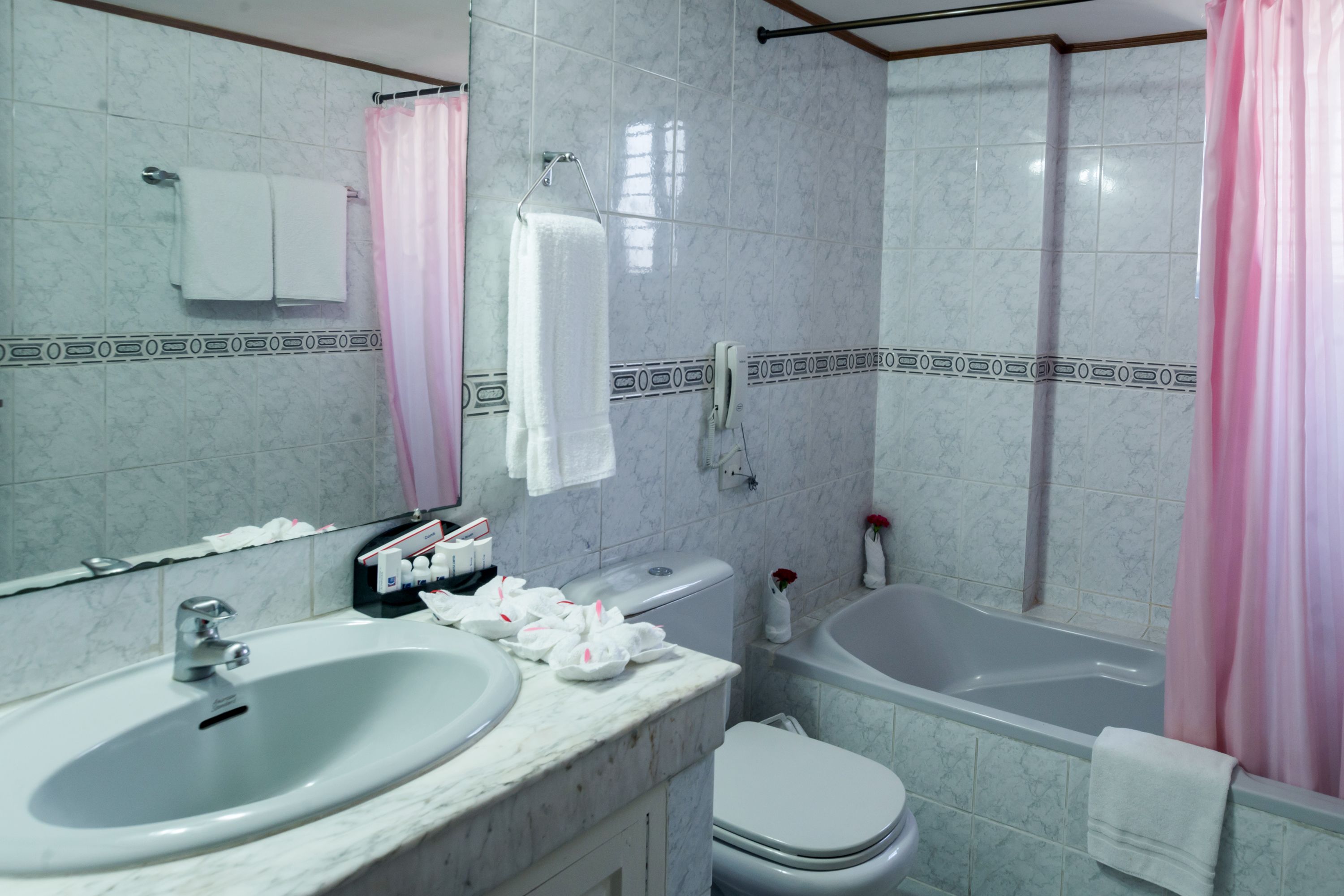 lake view suite | bathroom | combined shower/bathtub, deep-soaking bathtub, rainfall showerhead