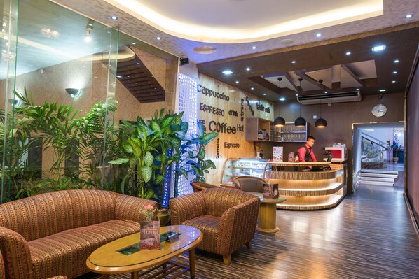 Coffee shop - Hotel Lake Castle (Dhaka)