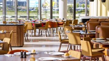 Päivittäinen buffetaamiainen maksusta