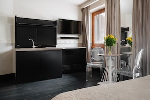 Luxury Suite (6 people) | Private kitchen | Coffee/tea maker, electric kettle