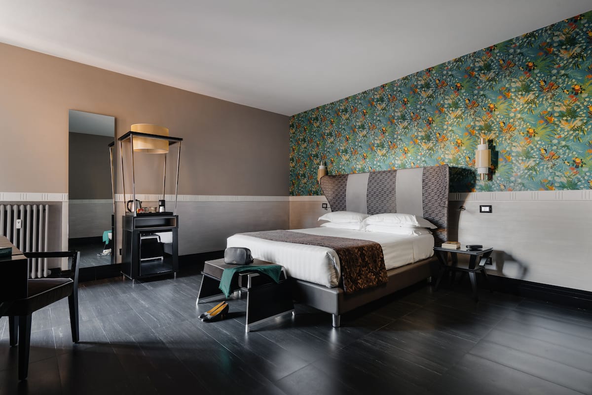 Superior Double Room | 1 bedroom, premium bedding, minibar, in-room safe
