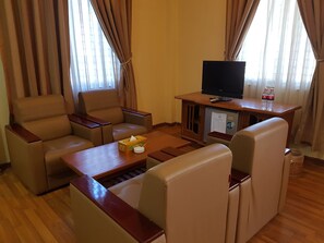 Ruby Deluxe Bungalow | Living area | 21-inch LCD TV with satellite channels, TV - Zabu Thiri Hotel (Naypyidaw)