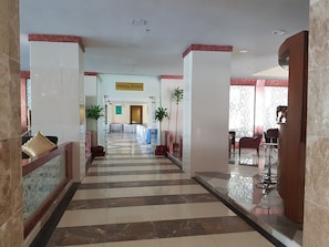 Hallway - Zabu Thiri Hotel (Naypyidaw)