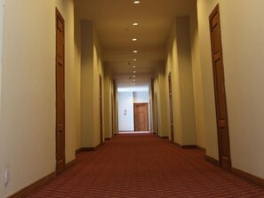 Hallway - Zabu Thiri Hotel (Naypyidaw)