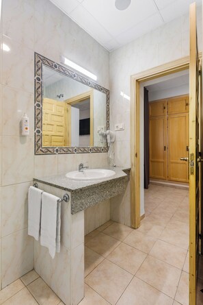 Amenidades de baño gratuitas y toallas