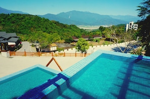2 piscinas al aire libre