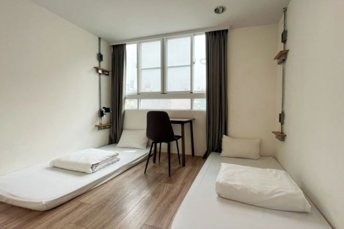Comfortable Twin Room