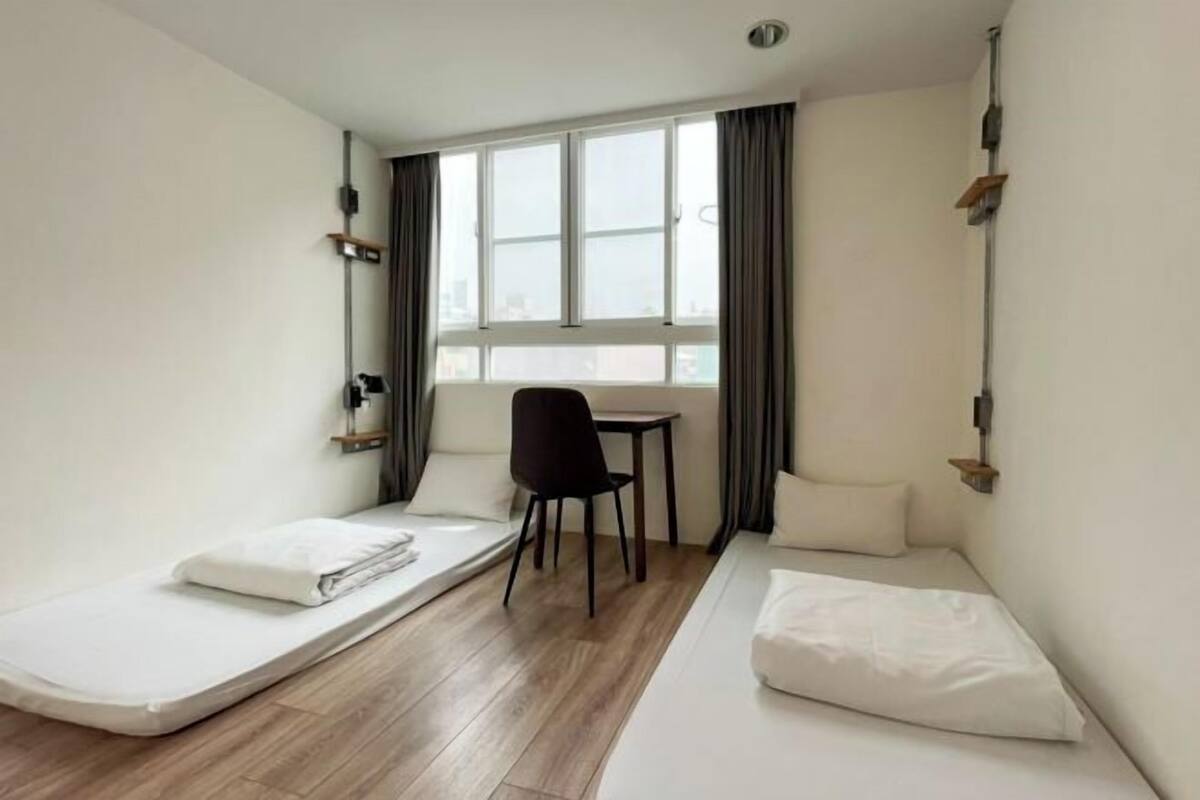 Soundproofing, WiFi (free), bed sheets