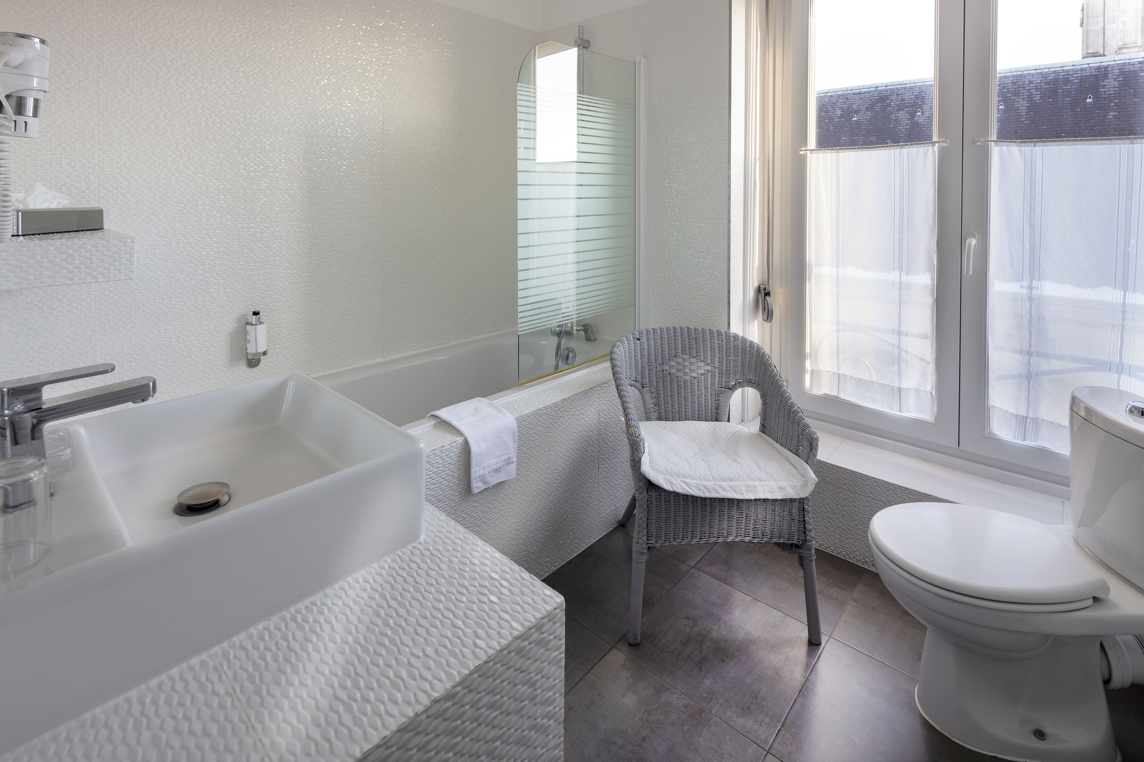 superior double room | bathroom | shower, free toiletries, hair dryer, towels